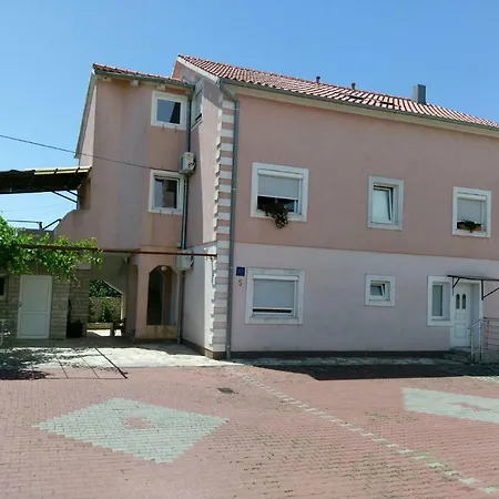 Apartment Saraden *